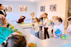 Warsztaty-z-kredek-i-pokaz-magiczny-29