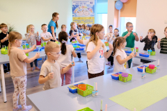 Warsztaty-z-kredek-i-pokaz-magiczny-37