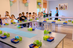 Warsztaty-z-kredek-i-pokaz-magiczny-7